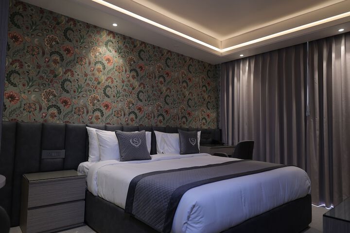 Room 15 of 32