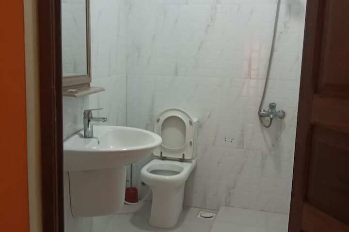 Room 16 of 19