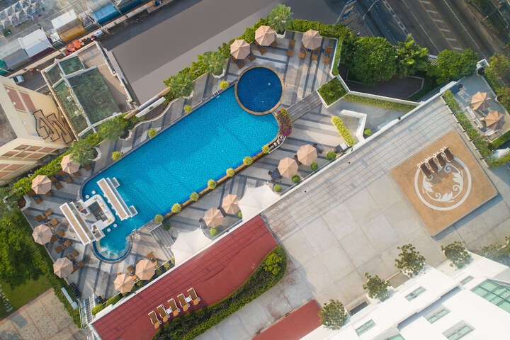 Pool 39 of 77
