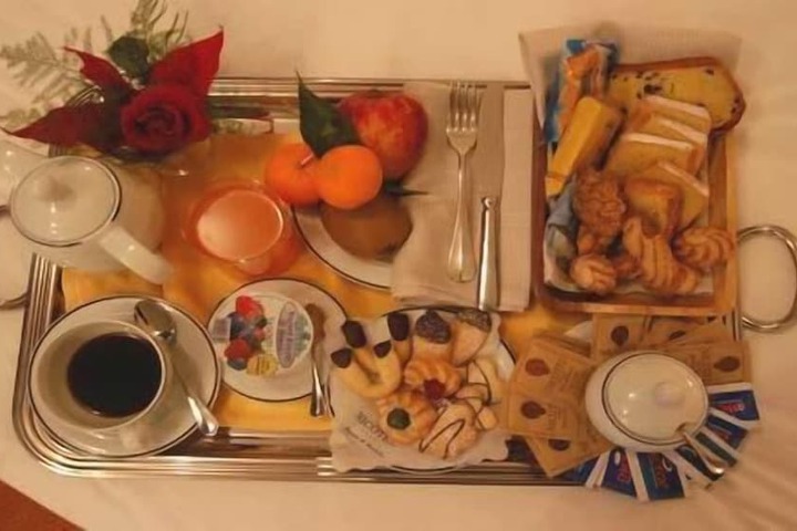 Breakfast/Coffee Service 24 of 43