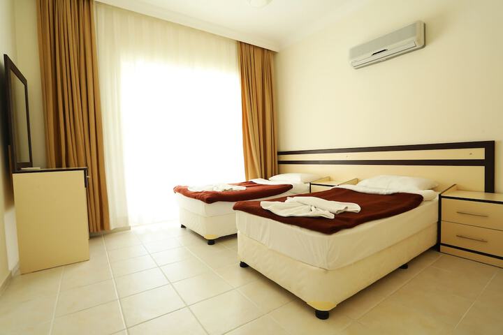 Room 6 of 13