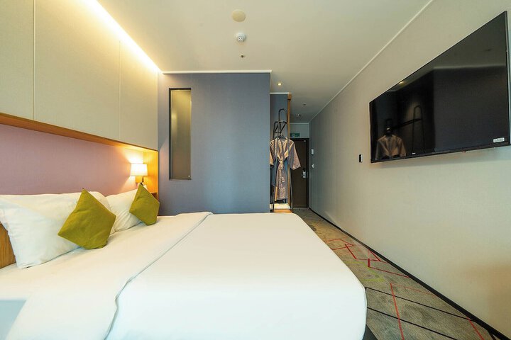 Room 11 of 31