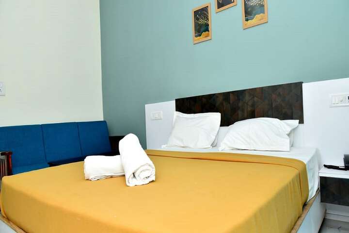 Room 3 of 10