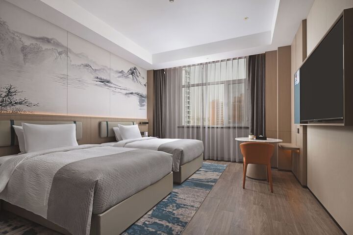 Room 8 of 34