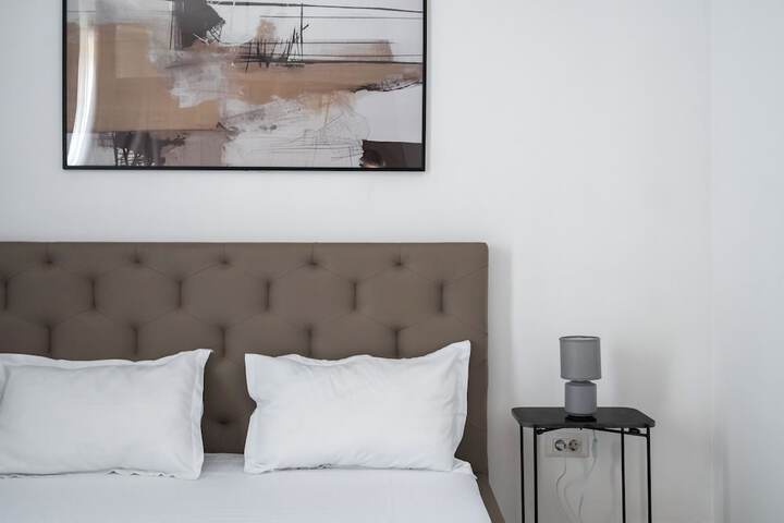Room 9 of 355