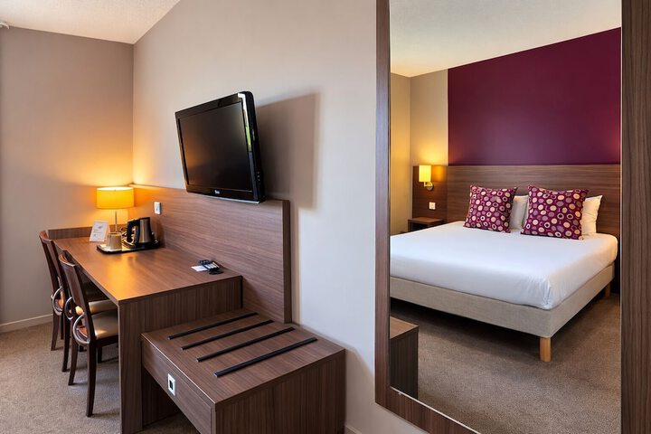 Room 8 of 30