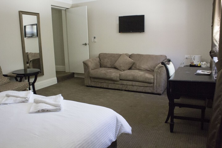 Room 11 of 35