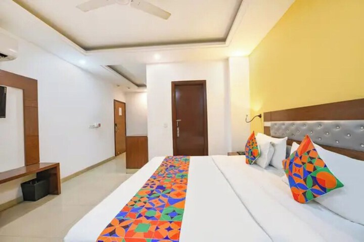 Room 10 of 31
