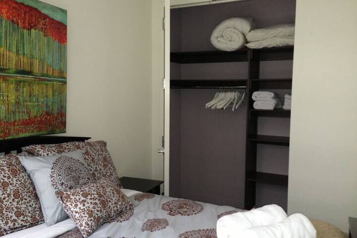 Room 3 of 324