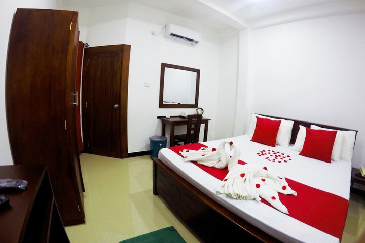 Room 5 of 32