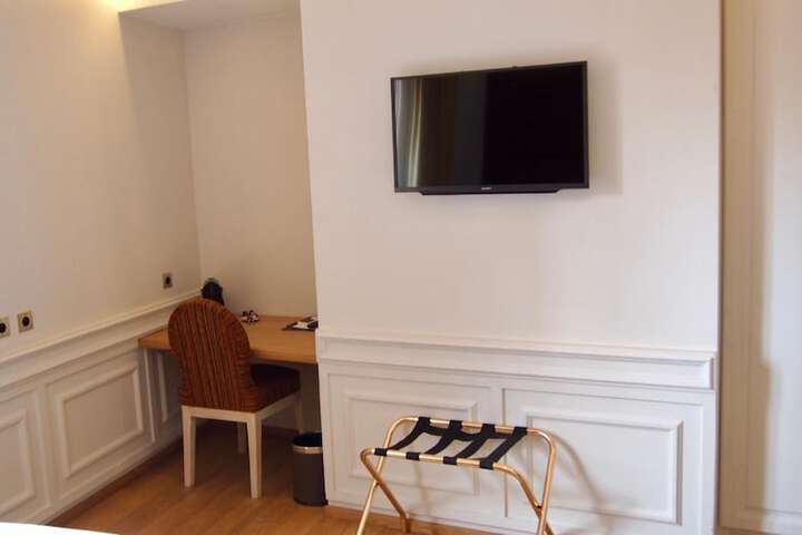 Room 10 of 49