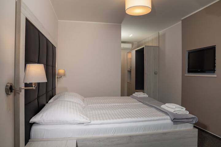 Room 42 of 82