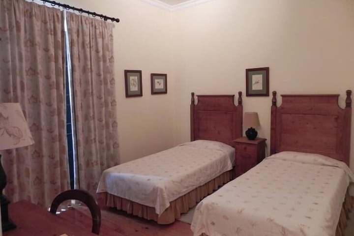 Room 10 of 32