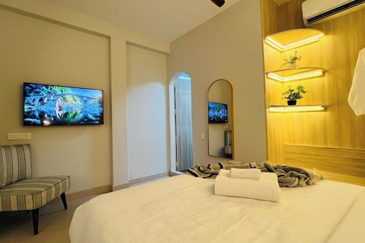 Room 3 of 12