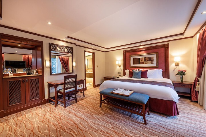 Room 10 of 108
