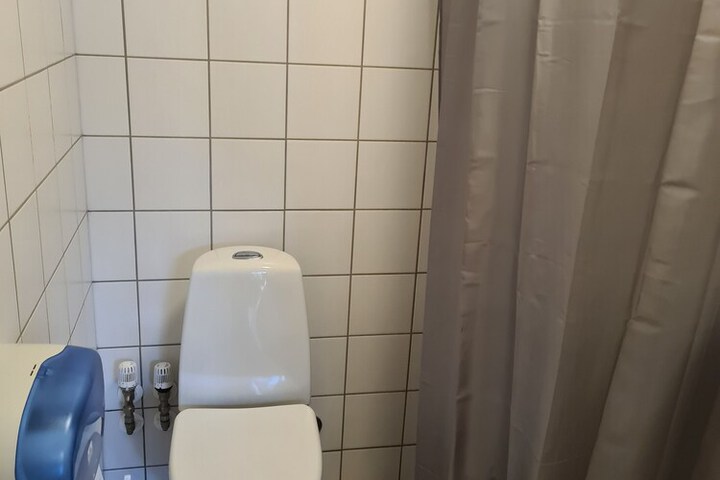 Room 8 of 110