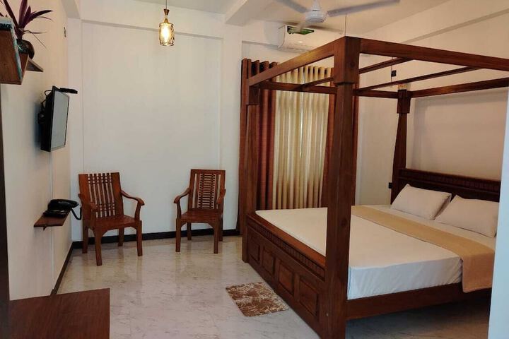 Room 5 of 19