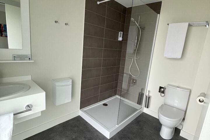 Room 32 of 51