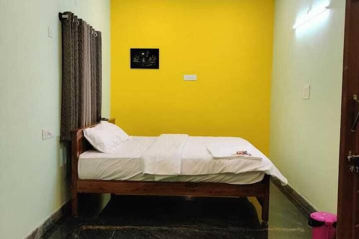 Room 7 of 18