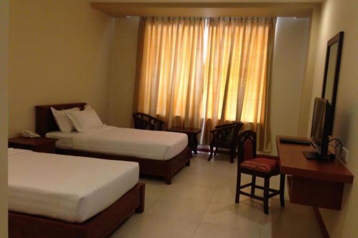 Room 8 of 28