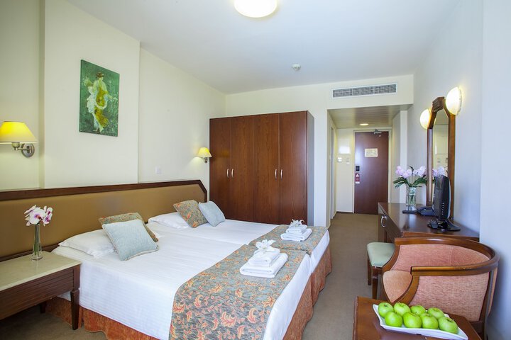 Room 9 of 55