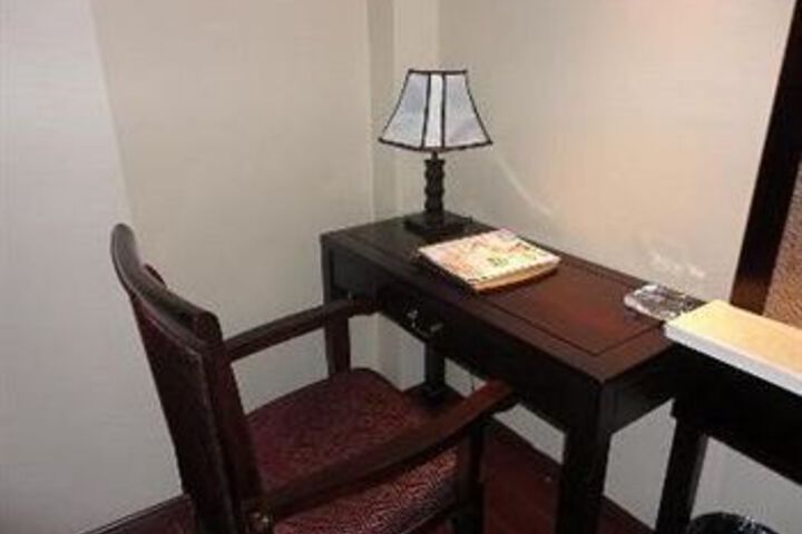 Room 11 of 15