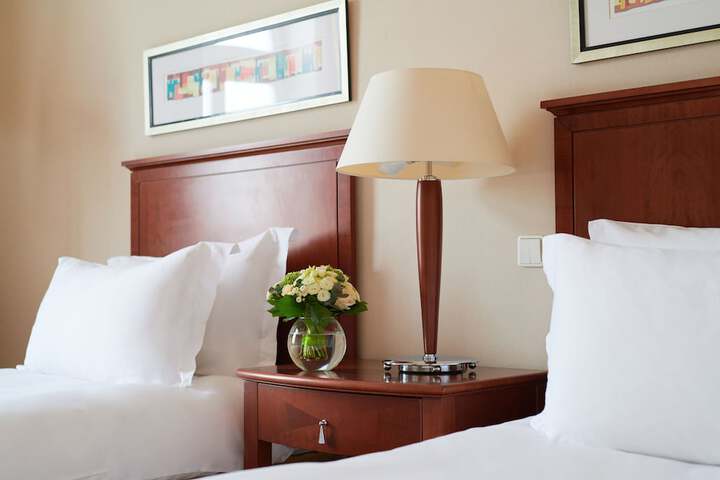 Room 34 of 80