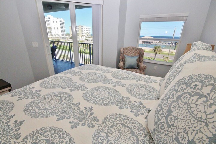 Room 2 of 25