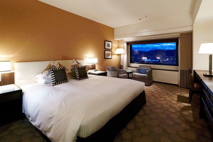 Room 27 of 145