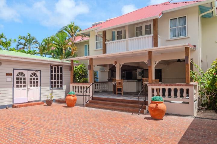 Hotel Exterior 136 of 145