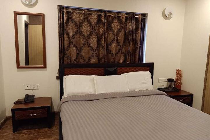 Room 2 of 70
