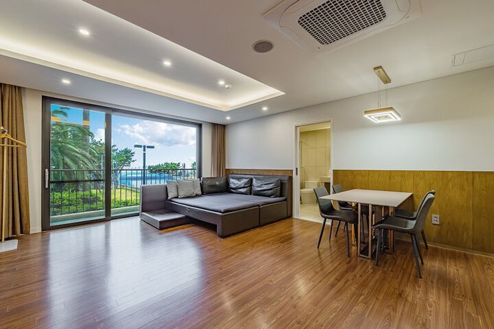 Room 82 of 144