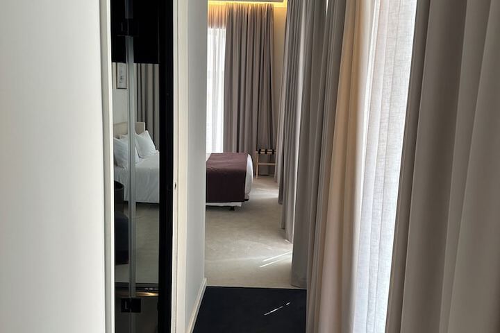 Room 27 of 105