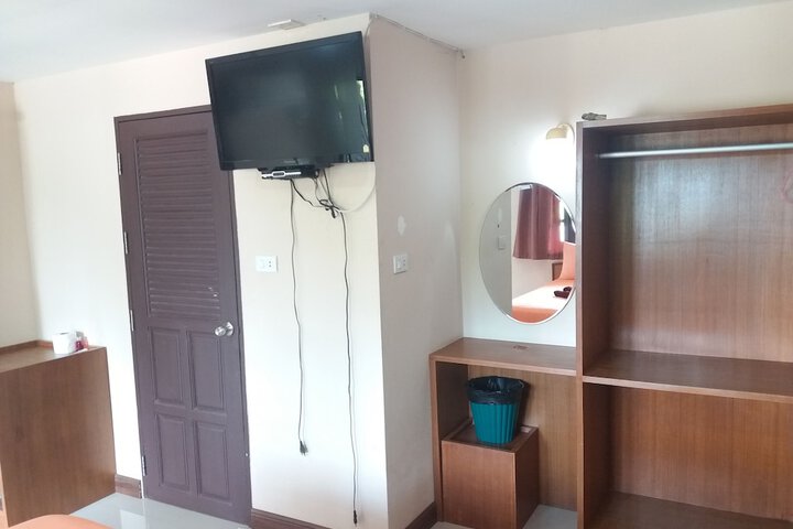 Room 12 of 33
