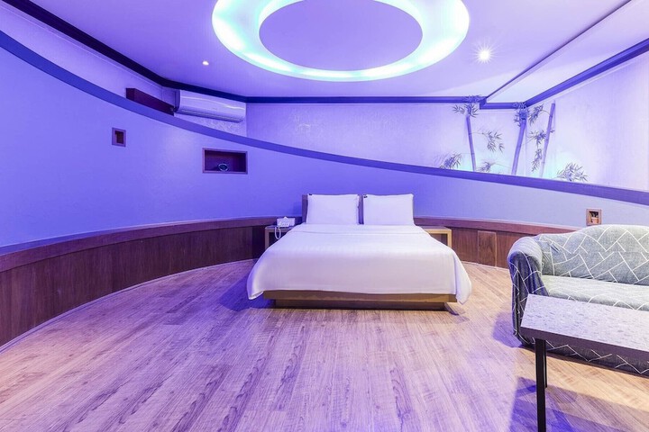 Room 21 of 44