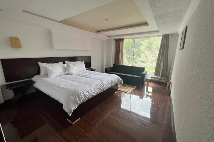 Room 9 of 42