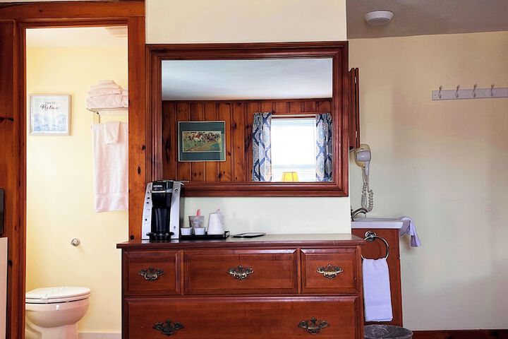 Standard Room, King or Two Doubles (2 of 4)