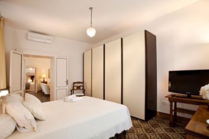 Room 12 of 34