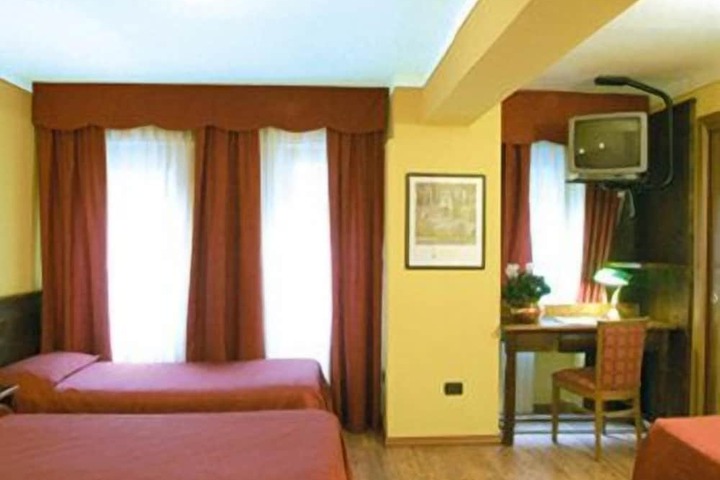 Room 8 of 46