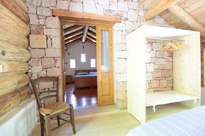 Room 4 of 39