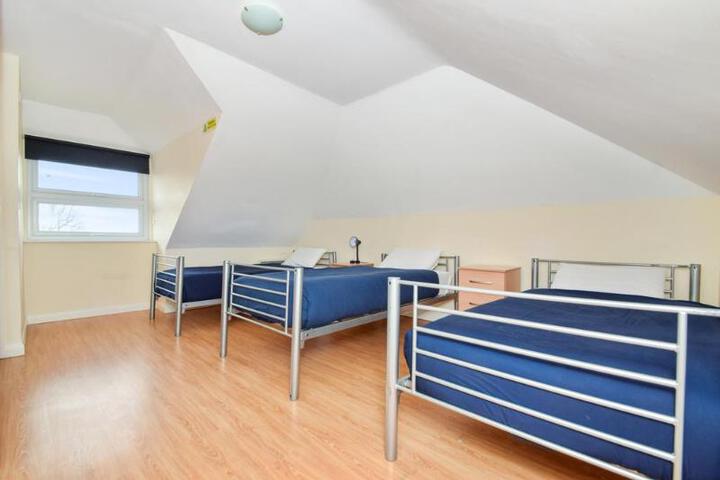 Room 5 of 10