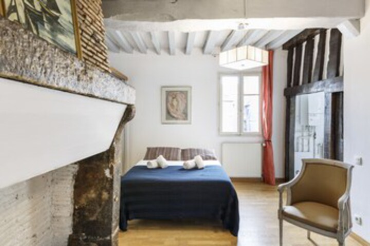 Room 10 of 13