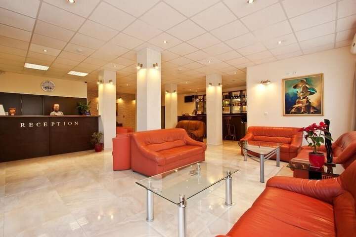 Entrance & Lobby