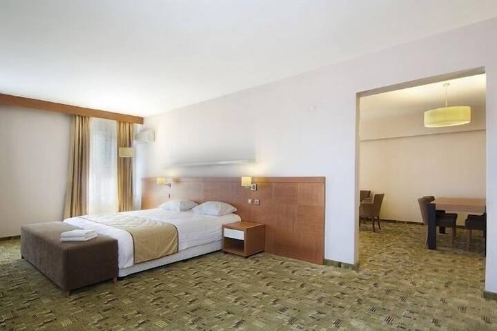 Room 9 of 32
