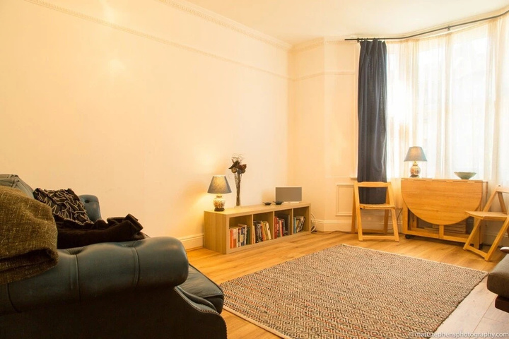 Room 5 of 11