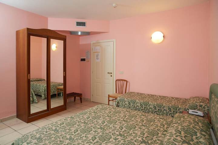 Room 12 of 44