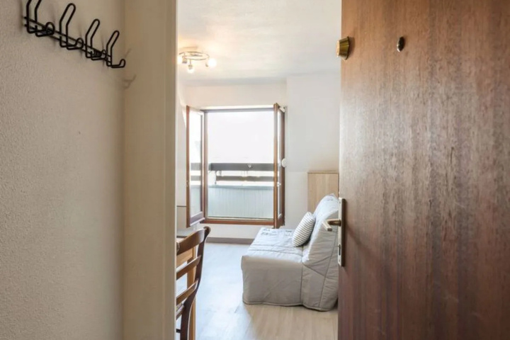 Room 4 of 18