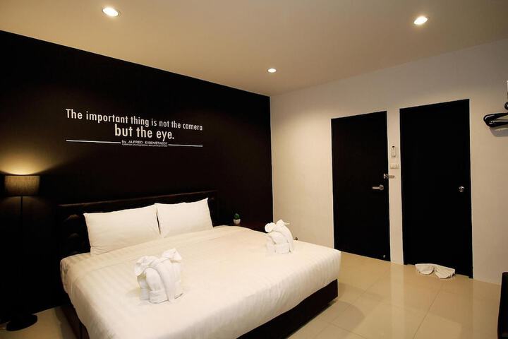 Room 18 of 48