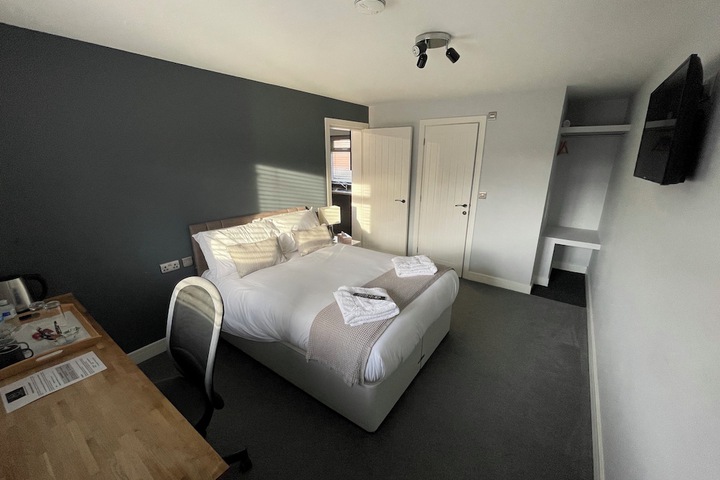 Room 3 of 8