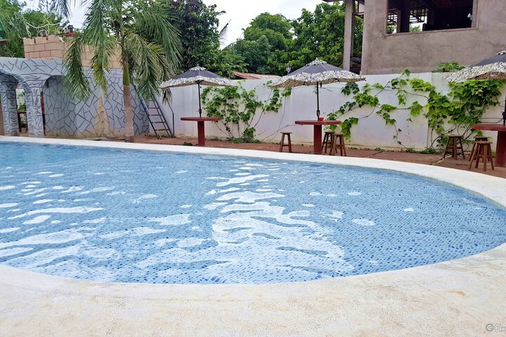 Pool 33 of 66